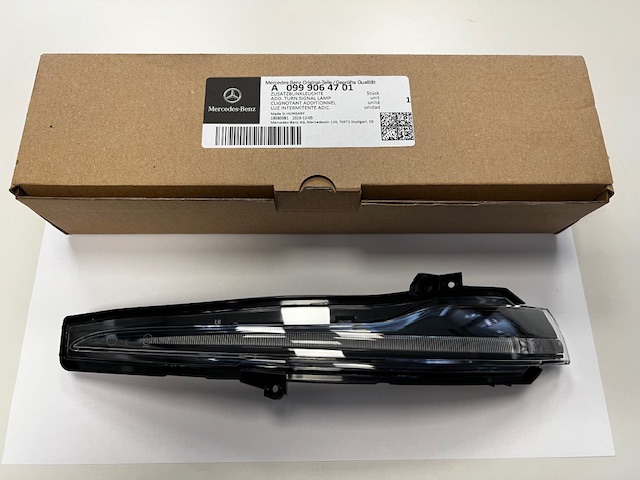 Original Mercedes-Benz Blinkleuchte im Spiegel A0999064701 213