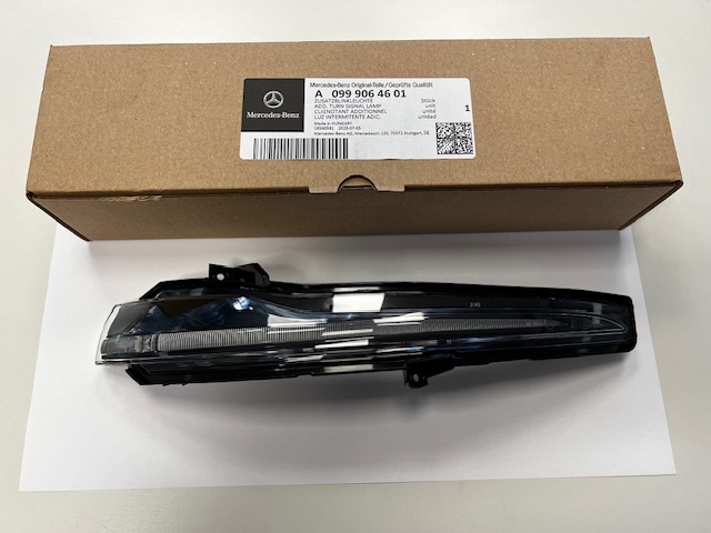 Original Mercedes-Benz Blinkleuchte im Spiegel A0999064601 213